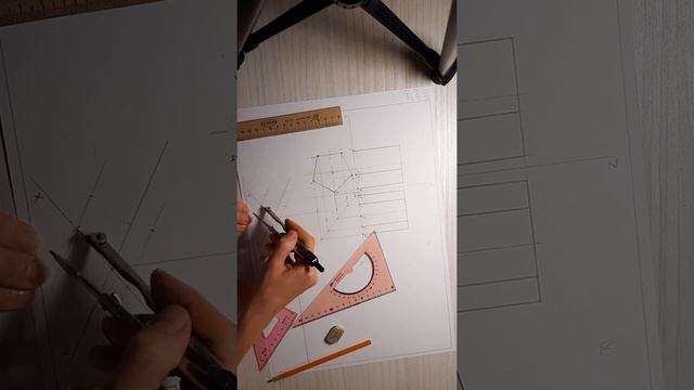 Часть 1. Построение комплексного чертежа усечённой призмы смотреть онлайн