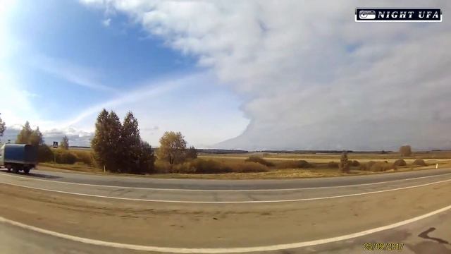 Тучи на трассе Уфа - Оренбург. Сентябрь 2017 г. смотреть онлайн