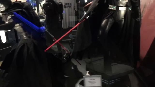 Музей и Магазин Star Wars в Диснейленде! Автограф Дарта Вейдера! смотреть онлайн