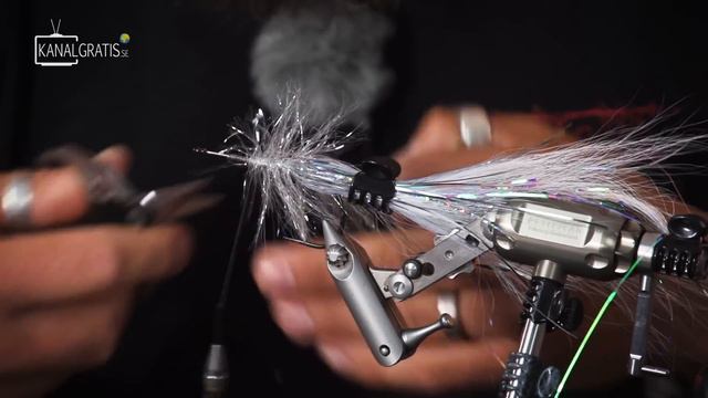 PIKE FLY TYING: Articulated Whitefish (by Niklaus Bauer) смотреть онлайн