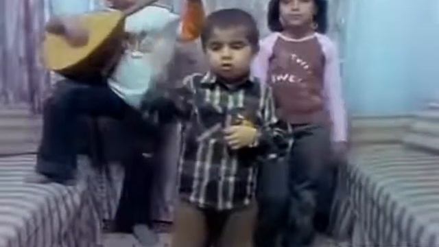 Malan barkır le le Kürtçe şarkı çocuklardan üçkardeşler смотреть онлайн
