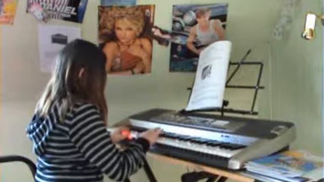 Sarah am Casio LK215.wmv смотреть онлайн