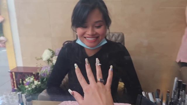 I Went To the Most Expensive Nail Salon in My City.. смотреть онлайн