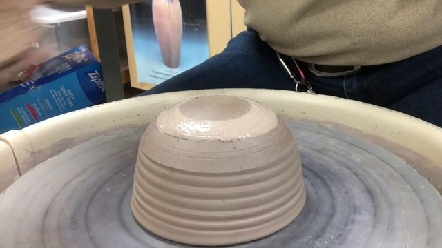 Three Easy Ways to Fix a Botched Trimmed Foot on the Potter's Wheel смотреть онлайн