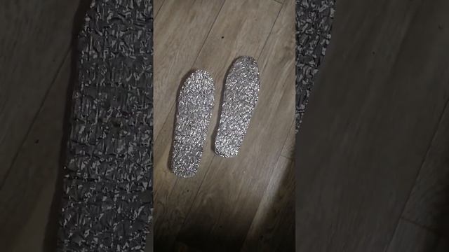 чтоб ноги зимой не мерзли, для того чтоб проверить этот способ вам нужна обувь на размер больше. смотреть онлайн