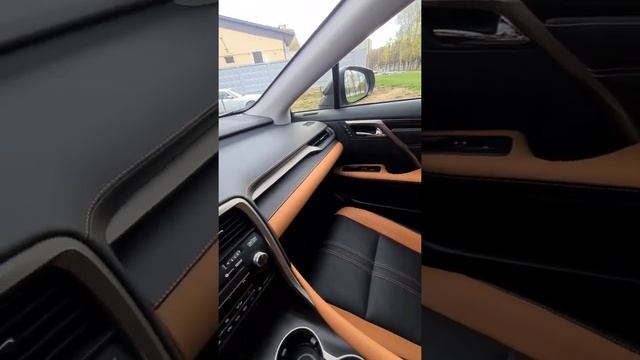 Lexus RX Перетяжка салона смотреть онлайн