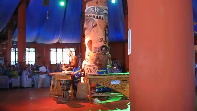 Тунис. Зоопарк Frigia. Представление племени Зула из ЮАР.