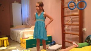 Акробатика или Лора боится щекотки?!