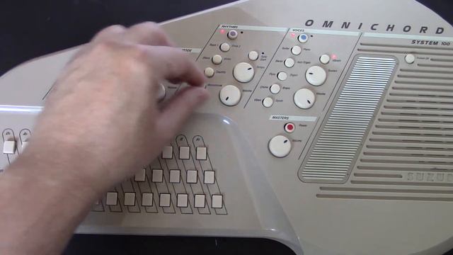 1989 Suzuki Omnichord OM-100 System 100 Digital Synthesizer & Drum Machine Autoharp смотреть онлайн