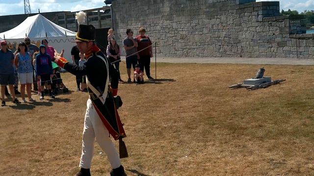 Musket firing demonstration War of 1812 soldier смотреть онлайн