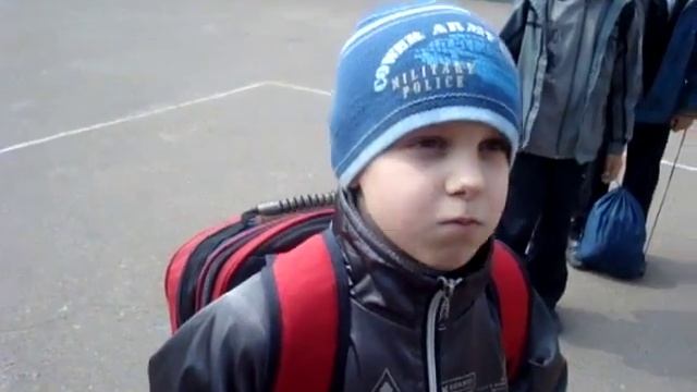 Мальчик разговаривает с закрытым ртом :3 смотреть онлайн