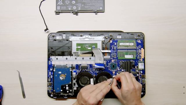 HP Omen 15-ax211ur | Разборка | Disassembly смотреть онлайн