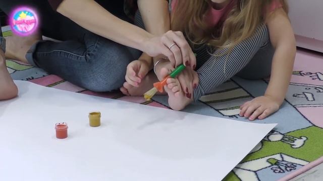 Челлендж - рисуем ногами ? Рисование ногами. У кого лучше получилось ? смотреть онлайн