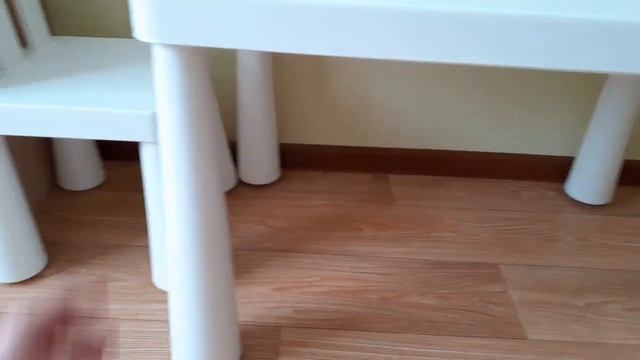 Стол и стул IKEA MAMMUT для детей. смотреть онлайн