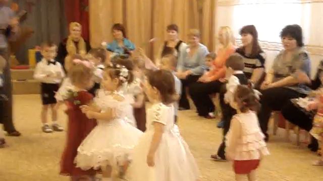 Милана Илюхина Утренник 8 марта 2010+ смотреть онлайн