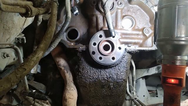 Если потекла пробка между двиглом и коробкой ...надо быстро реагировать. смотреть онлайн