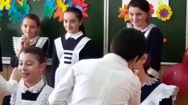 как мальчики делают макияж девочкам смотреть онлайн