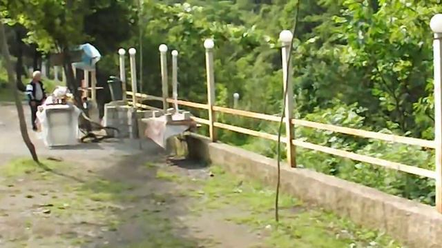 дорода перед водопадом и мостом смотреть онлайн