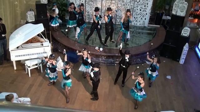 ЭДеМ "ВЗЛЕТНАЯ ПОЛОСА" поздравляет Филиппа Киркорова смотреть онлайн