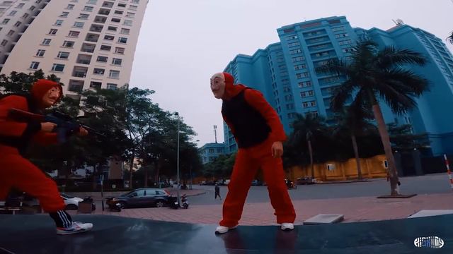 MONEY HEIST vs POLICE (BELLA CIAO REMIX) 24 || Epic Parkour POV Chase смотреть онлайн