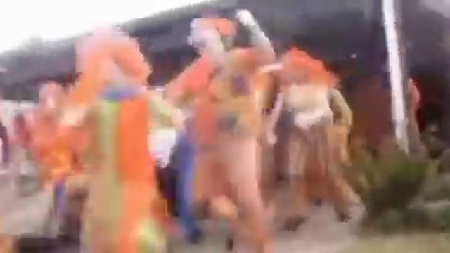 клоуны бегут смотреть онлайн