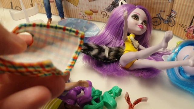 Обзор Enchantimals: лемура Лариса Лемури, волка Винслоу и петушка Редвард Рустер. Куклы Энчантимал смотреть онлайн