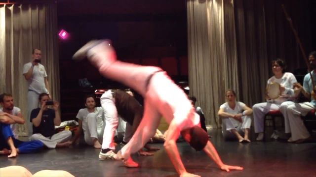 Capoeira Angola Game | Vitamina and cm Marcelo смотреть онлайн