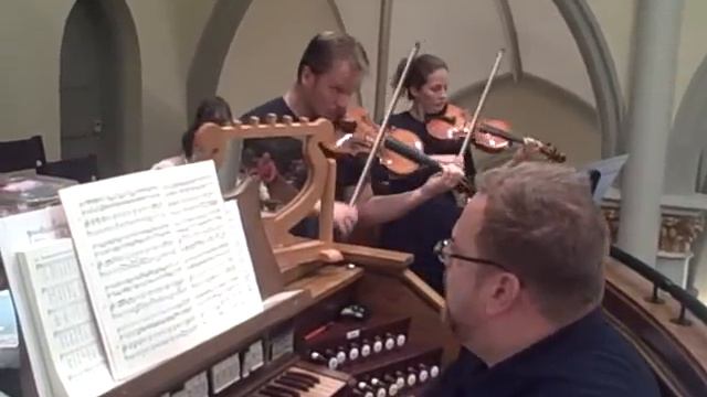 Bach "Concerto for Two Violins" смотреть онлайн