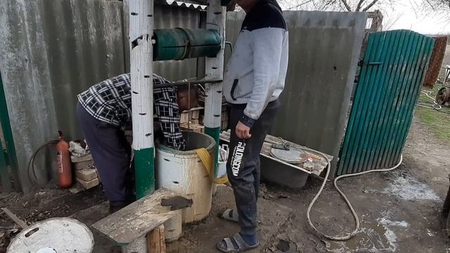 Засосало жалонку! Чистим колодец. Такого никто не ожидал!! Узнал что такое "Глэй", случайно снял Х/ смотреть онлайн