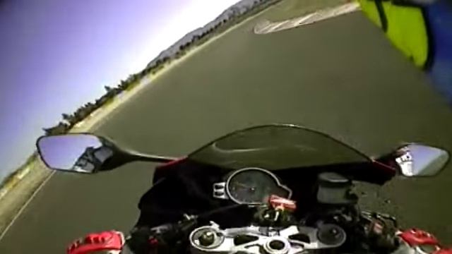 Onboard the Honda CBR1000RR Fireblade смотреть онлайн