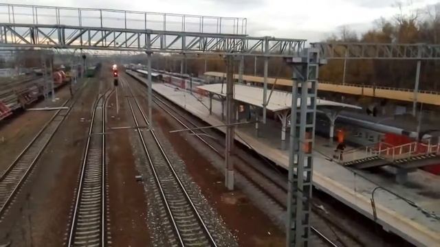 ЭС2ГП "Ласточка" у станции "Кусково." смотреть онлайн