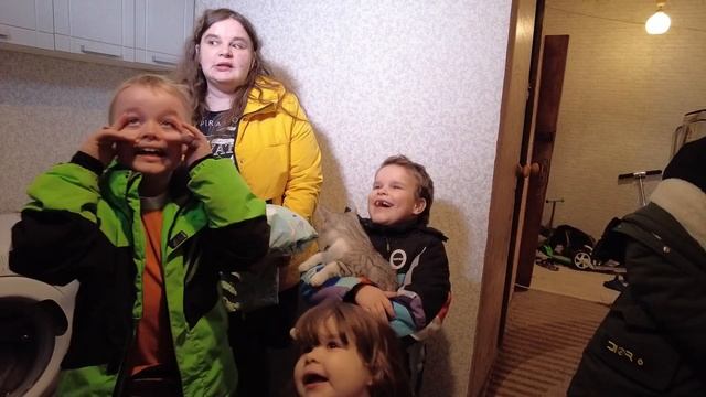 СДЕЛАЛИ РЕМОНТ В УБИТОЙ КВАРТИРЕ. СЕМЬЯ В ШОКЕ! смотреть онлайн