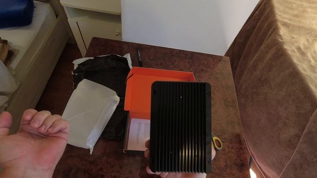 Распаковка. Контроллер управления солнечным зарядным устройством PowMr