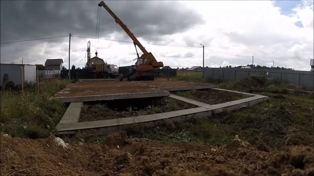 Кладём плиты перекрытия (Димкина стройка)