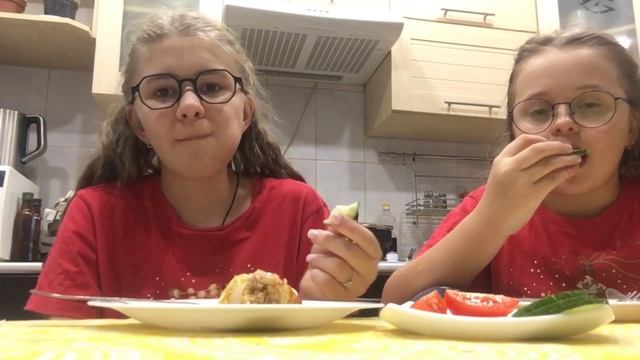 ??Едим голубцы и пьём сок/MUKBANG #mukbang #еда #кушатьхочется #жратьдавай смотреть онлайн