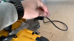 DEWALT DWS774 Легкая и компактная торцовка / Мнение - отзыв