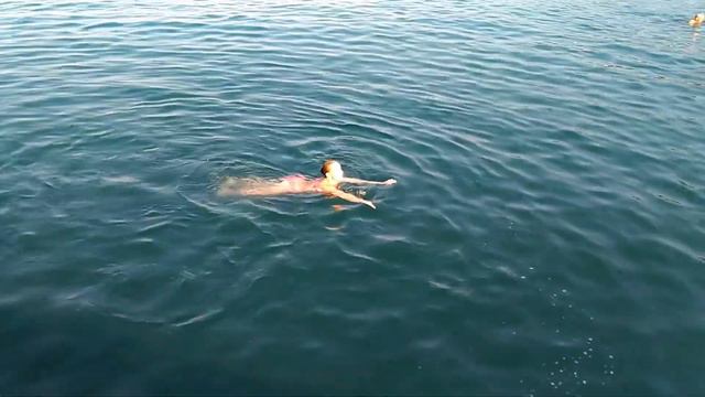 Прыжки в воды Чёрного моря. Сочи, Мамайка. смотреть онлайн