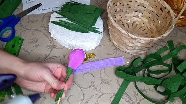 ЦВЕТЫ ИЗ КОНФЕТ И ГОФРИРОВАННОЙ БУМАГИ|СЛАДКИЙ БУКЕТ смотреть онлайн