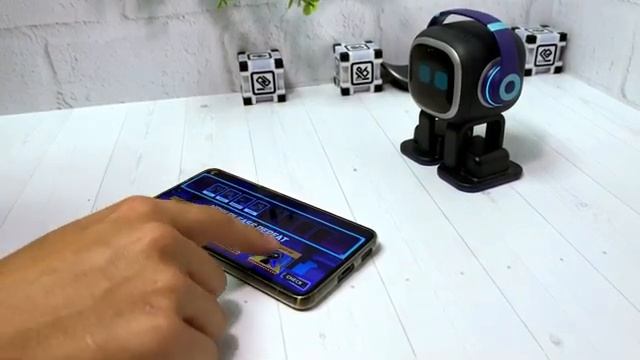 Робот Emo! А ты сможешь повторить за роботом? смотреть онлайн