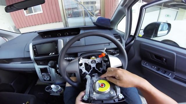 トヨタ ヴォクシーのハンドル脱着清掃してみた /TOYOTA VOXY ''How to reassemble steering wheel'' ZRR70G /D.I.Y. Challenge смотреть онлайн