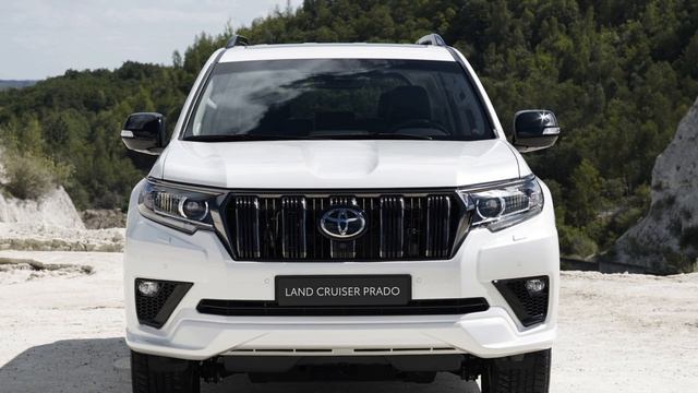 Toyota Land Cruiser 2021 - Black Pack vs Stock смотреть онлайн