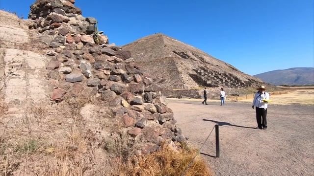 Visiting Teotihuacan Pyramids Amazing Mexican Ruins | RV Mexico смотреть онлайн