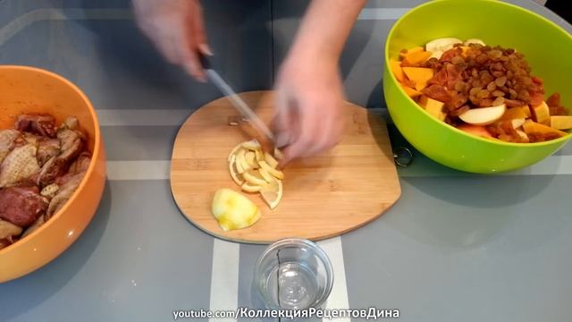 Утка с яблоками, тыквой и сухофруктами, запеченная в духовке (рецепт) смотреть онлайн