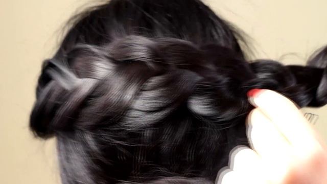 Воздушная прическа из косичек. Airy hairstyle of braids смотреть онлайн