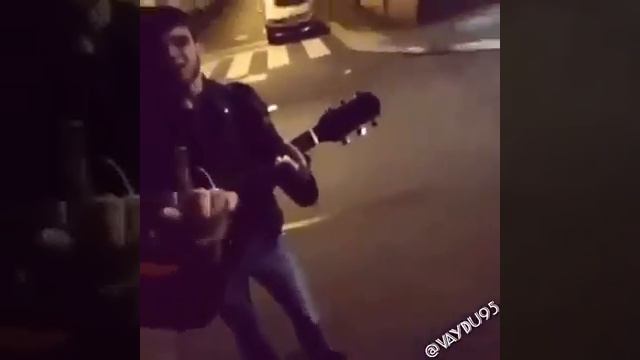 #КРАСАВА: Чеченец поет очень красиво Туманный вечер на город опустился 2017 смотреть онлайн