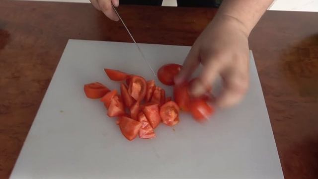 Сазан фаршированный луком и помидорами, По Дальневосточному, запеченный в русской печке! смотреть онлайн