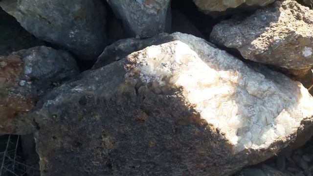 Огромный кальцит в горах Крыма. 24.03.2022 смотреть онлайн