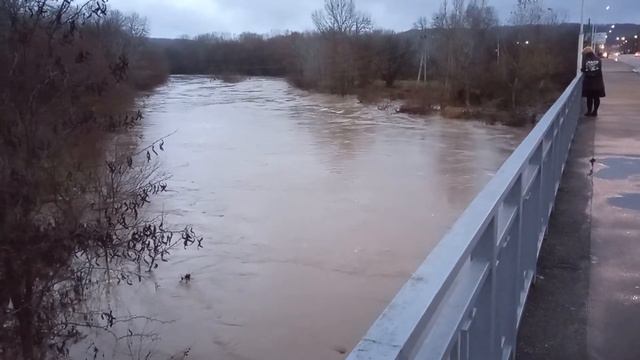 Уровень воды в реке Псекупс поднялся 24.11.2021 смотреть онлайн