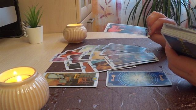 КТО ВСПОМИНАЕТ И ДУМАЕТ О ВАС ? Онлайн Гадание смотреть онлайн