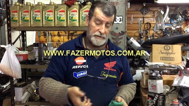 Honda CB1 - 400 estropeada por un estafador que dice ser maestro de estas motos смотреть онлайн